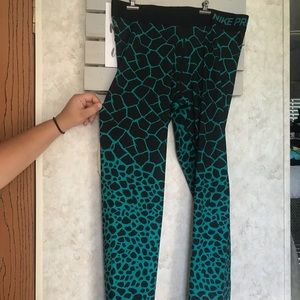 Nike dry fit leggings size large